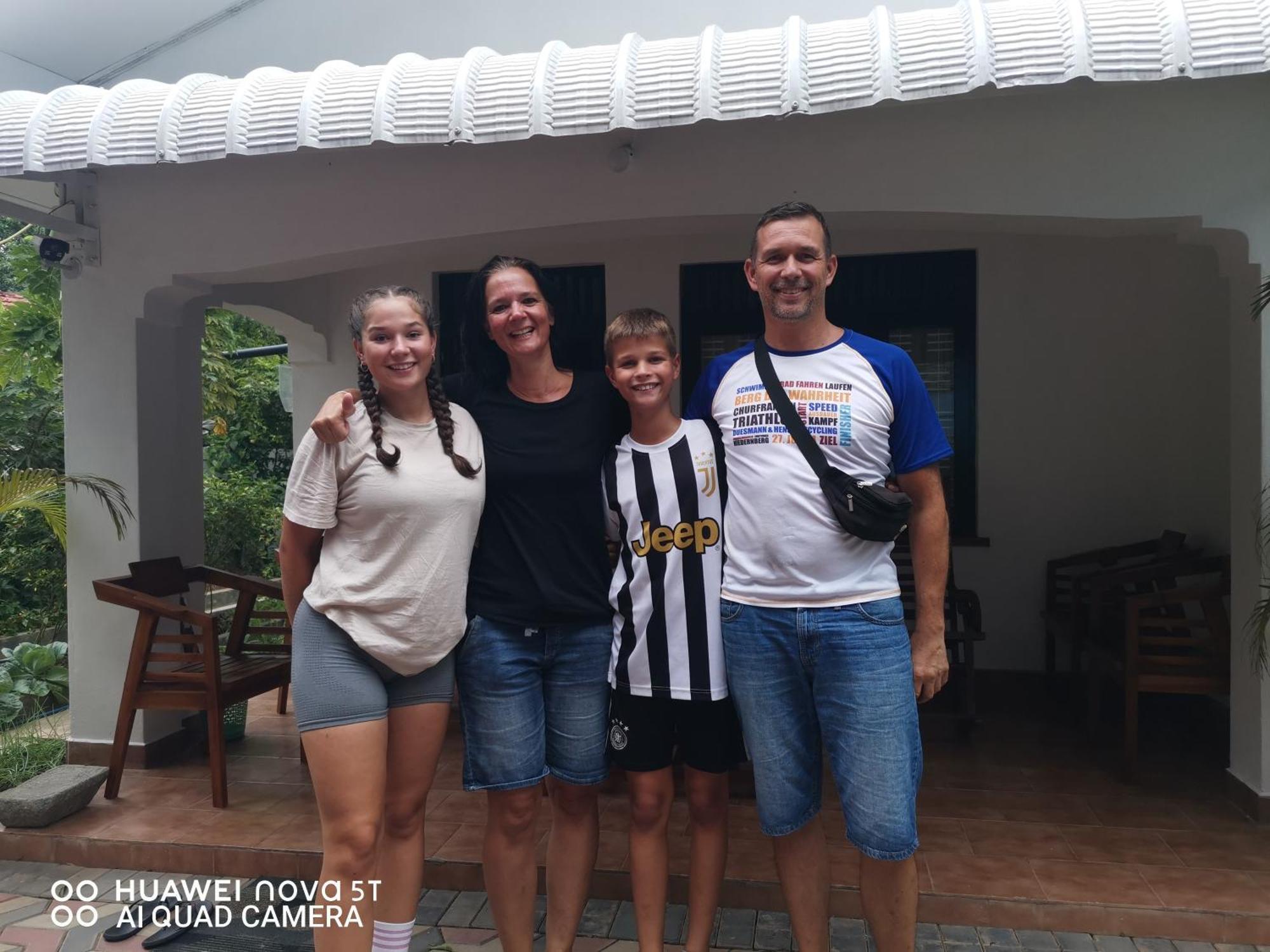 Bee Cottage Negombo Bagian luar foto
